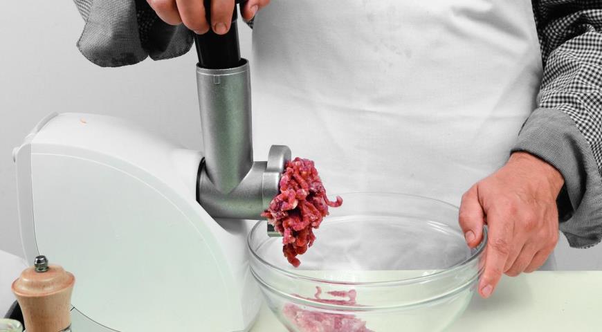 Фото приготовления рецепта: Голубцы в томатном соусе, запеченые в духовке, шаг №2