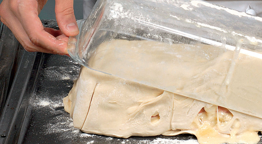 Фото приготовления рецепта: Картофельный пирог с ветчиной, шаг №6