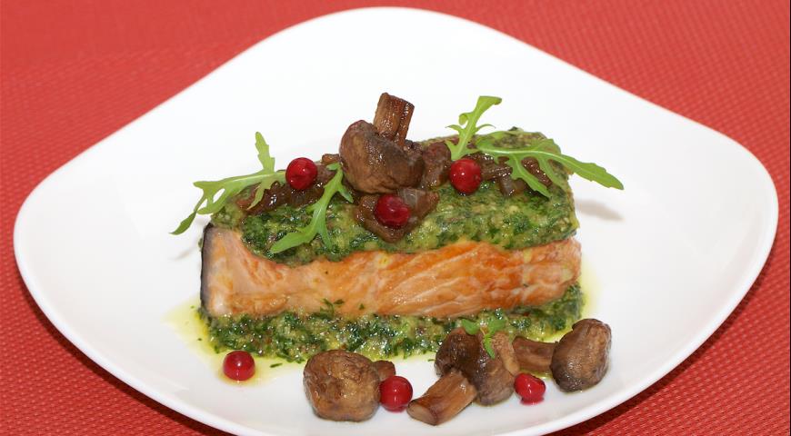 Рецепт лосося с зеленью и грибным соусом