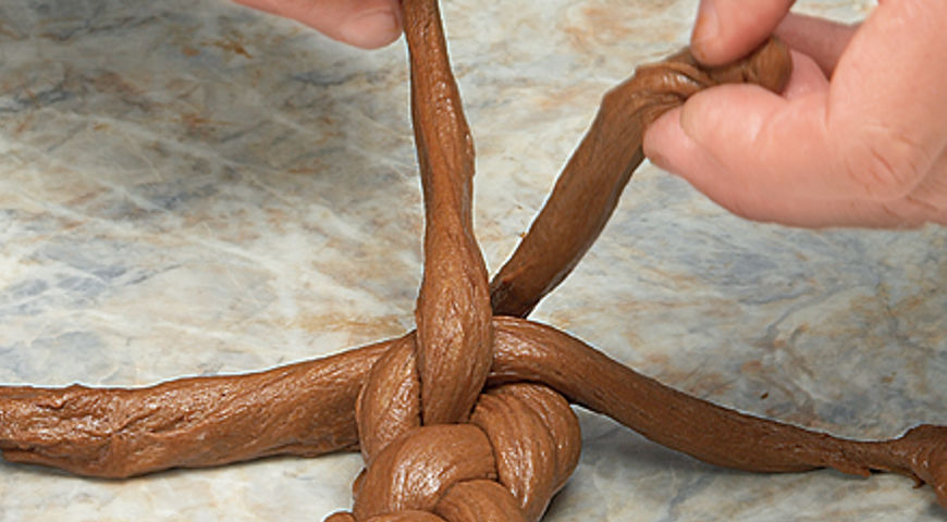 Фото приготовления рецепта: Шоколадные бриоши с ромовой глазурью, шаг №1