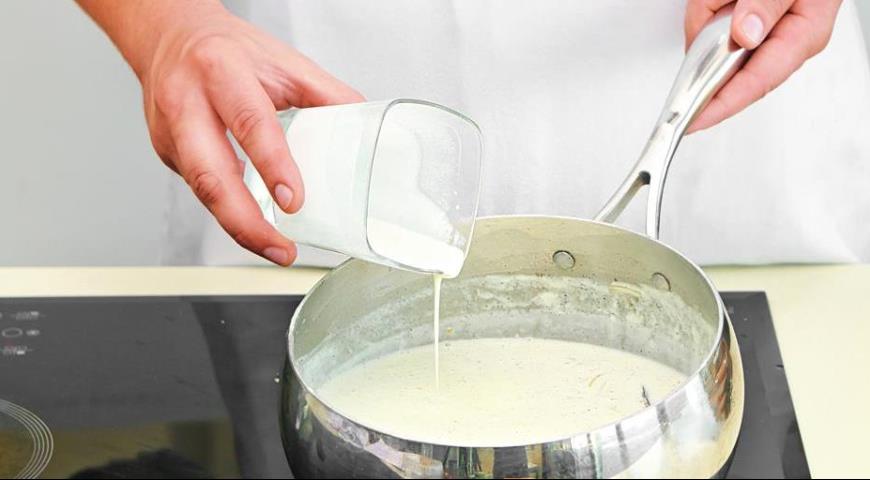 Фото приготовления рецепта: Молочный суп с вермишелью, шаг №3