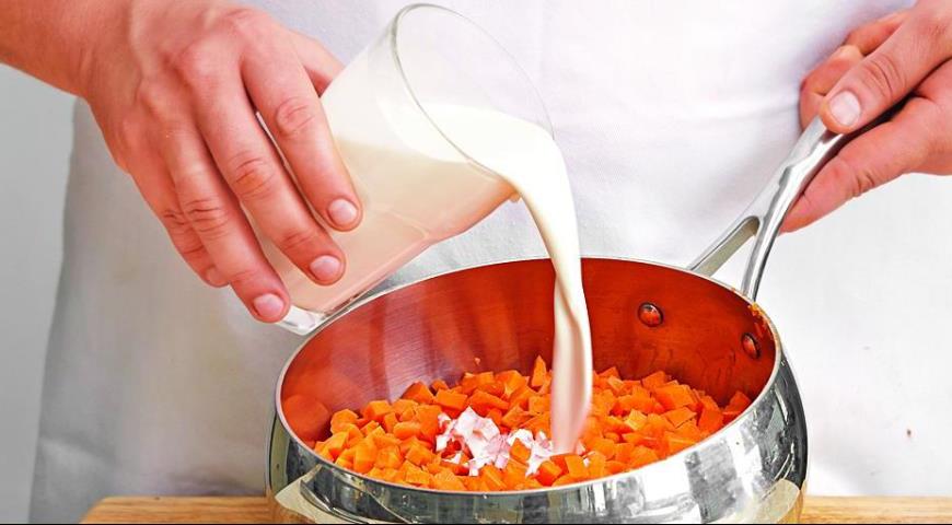 Фото приготовления рецепта: Морковная запеканка с курагой, шаг №2
