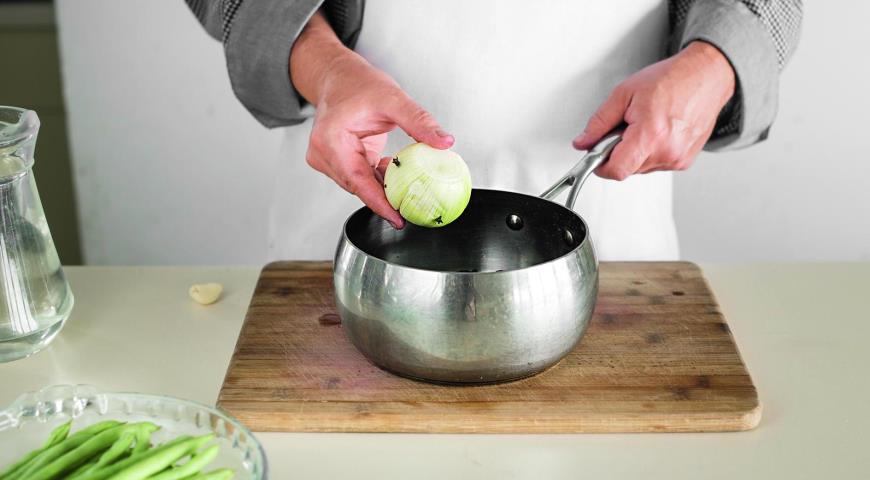Фото приготовления рецепта: Салат из двух видов фасоли, шаг №1
