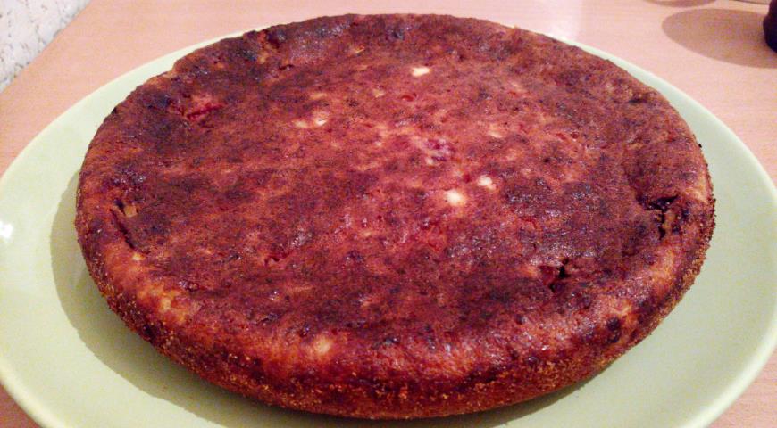 Творожный пирог с клубникой и яблоками выпекаем 40-45 минут