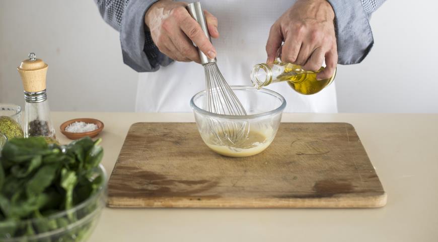 Фото приготовления рецепта: Салат из груш с фетой и шпинатом, шаг №1