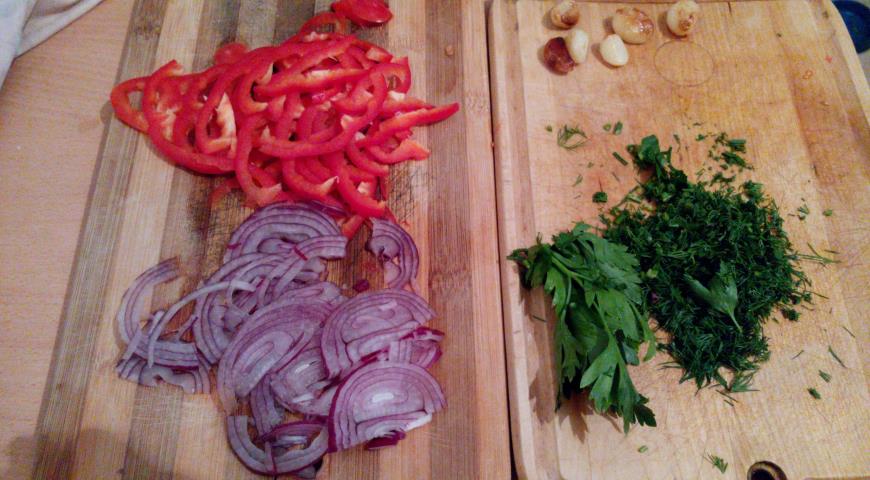 Нарезаем овощи для теплого салата "Бабье лето"