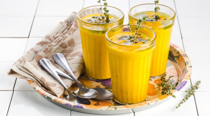 Морковный суп с зеленым маслом 