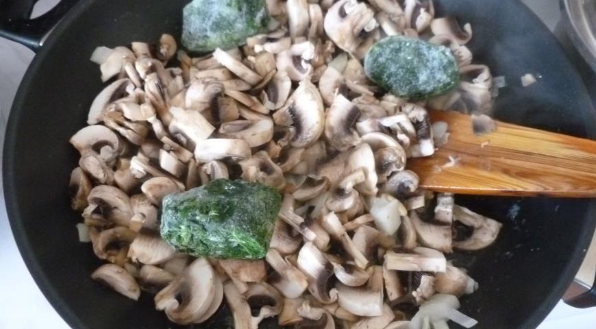 Готовим начинку из грибов и шпината