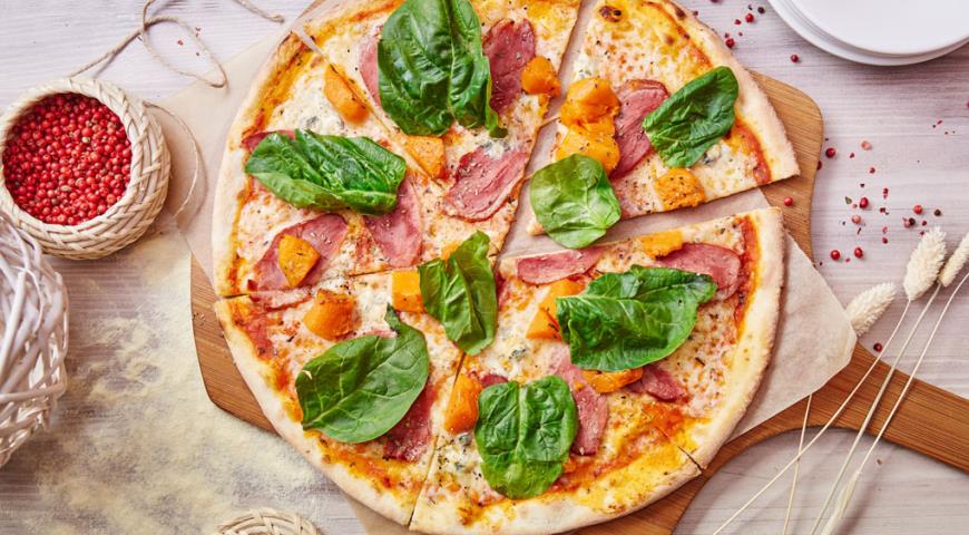 Рецепт Пицца с уткой, тыквой и сыром горгонзола