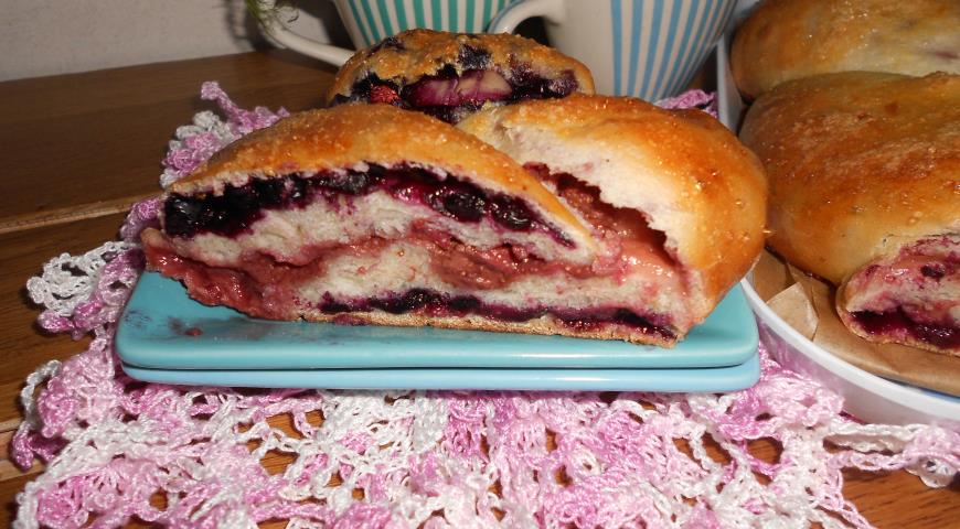 Готовим пирог-плетёнку с ягодным ассорти