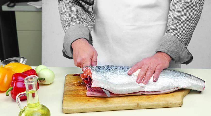 Фото приготовления рецепта: Запеченное рагу из рыбы с перцем, шаг №2