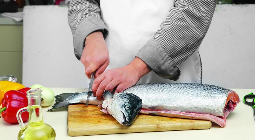 Фото приготовления рецепта: Запеченное рагу из рыбы с перцем, шаг №1