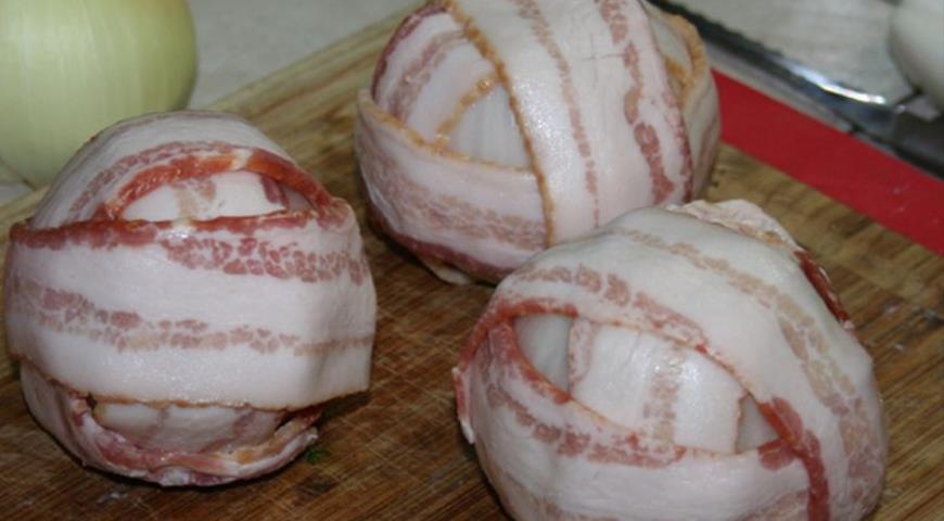 Ставим луково-мясные шарики в духовку запекаться