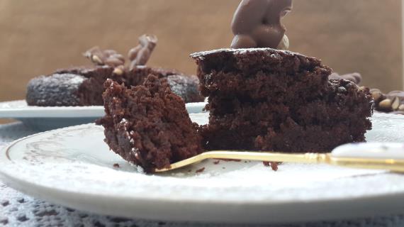 Шоколадный пирог с хурмой