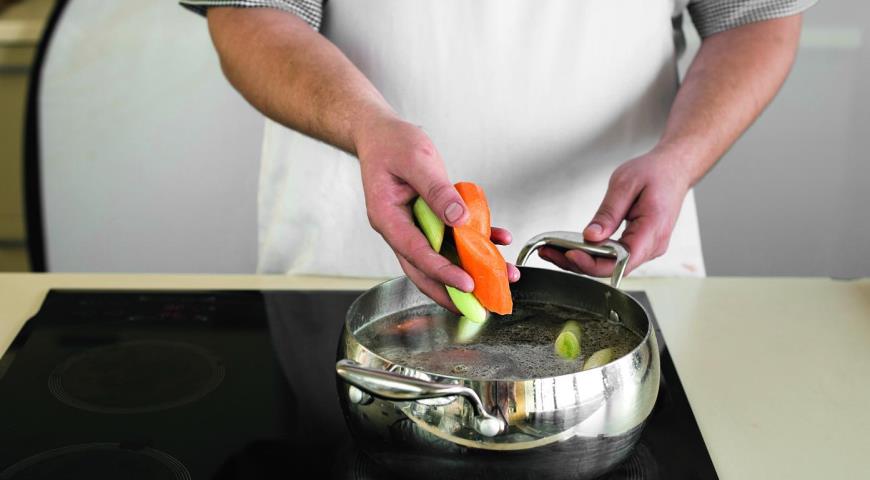 Фото приготовления рецепта: Острый суп из баранины с нутом, шаг №2