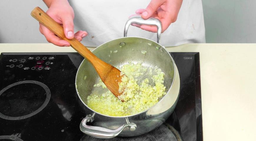 Фото приготовления рецепта: Тыквенный суп-пюре со сливками, шаг №2