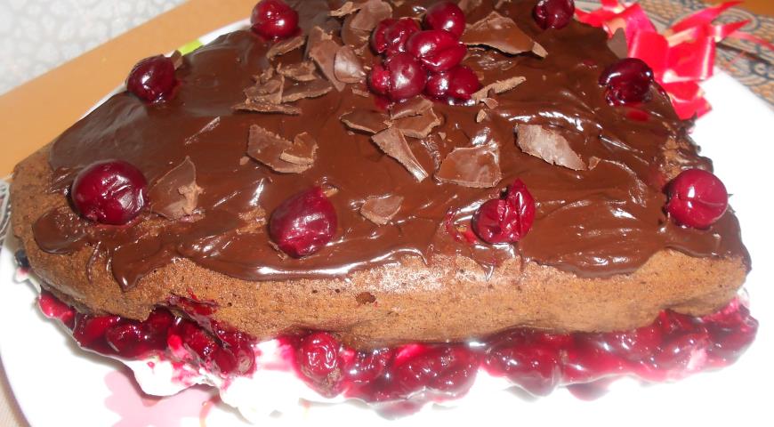 Покрываем торт "Вишнево-шоколадное сердце" глазурью