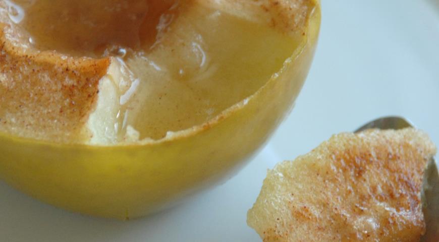 Рецепт яблок с белым вином, запеченные в духовке, "Воспоминания о Каталонии"
