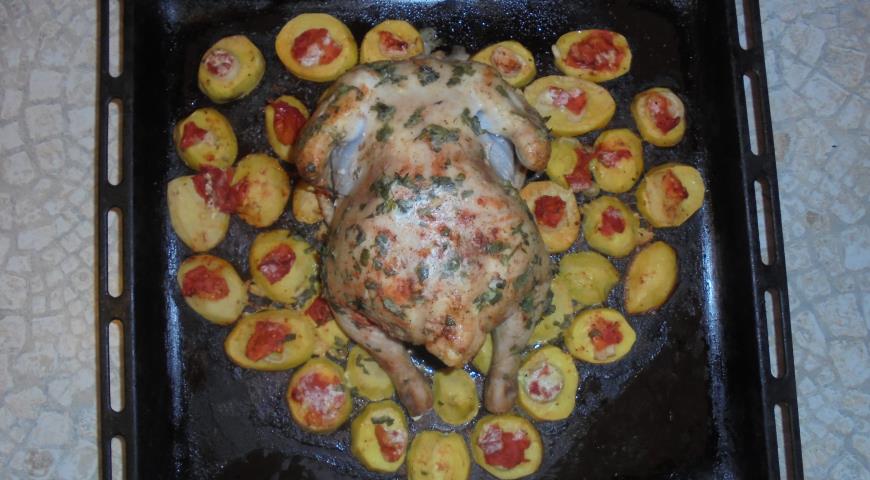Курица, запеченная с овощами