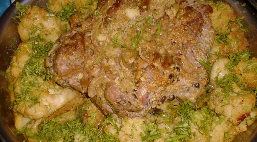 Рецепт Свинина, запеченая с цветной капустой
