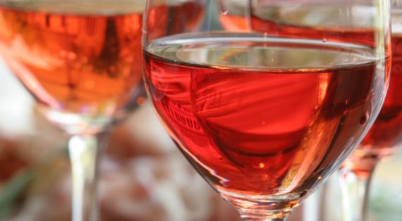 Жизнь в розовом цвете: 9 лучших российских розовых вин