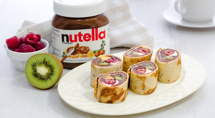 Рецепт Роллы с фруктами и пастой Nutella®