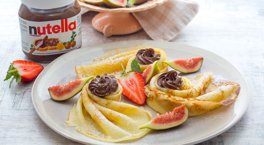 Рецепт Простые блинчики на завтрак с пастой Nutella®
