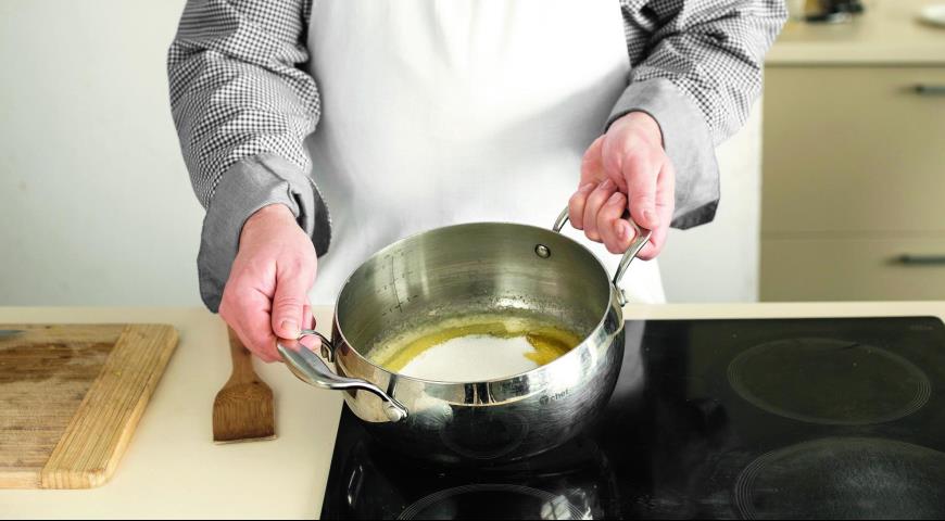 Фото приготовления рецепта: Клюквенный соус к блинам, шаг №2