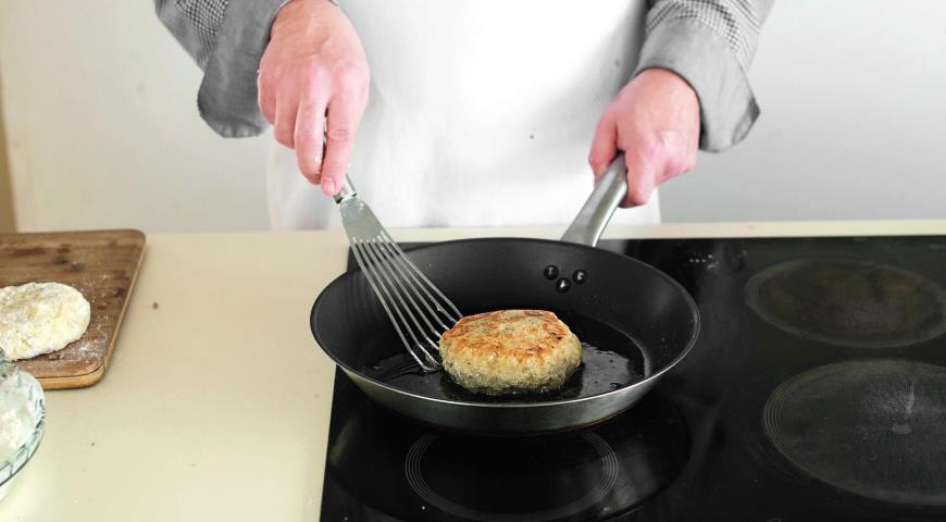 Фото приготовления рецепта: Картофельные зразы с мясным фаршем, шаг №5