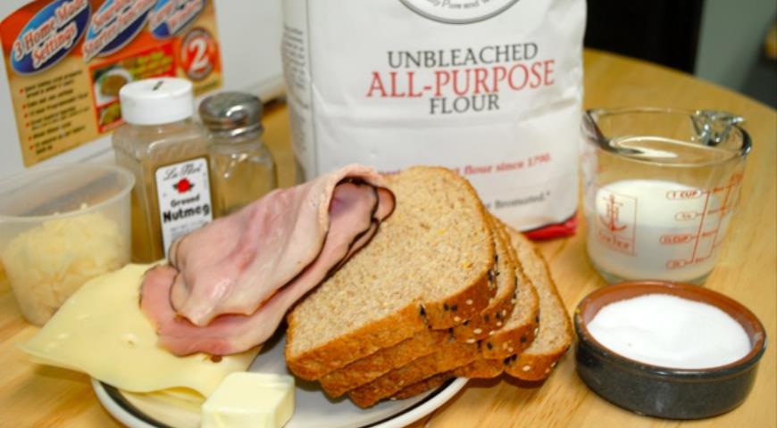 Подготавливаем необходимые ингредиенты для сэндвича Крок-месье