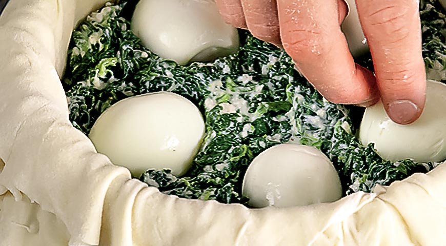 Фото приготовления рецепта: Пасхальный яичный пирог, шаг №6