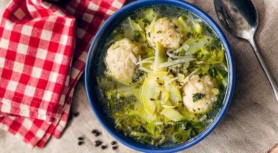 Хамуста – зеленый суп с кубе
