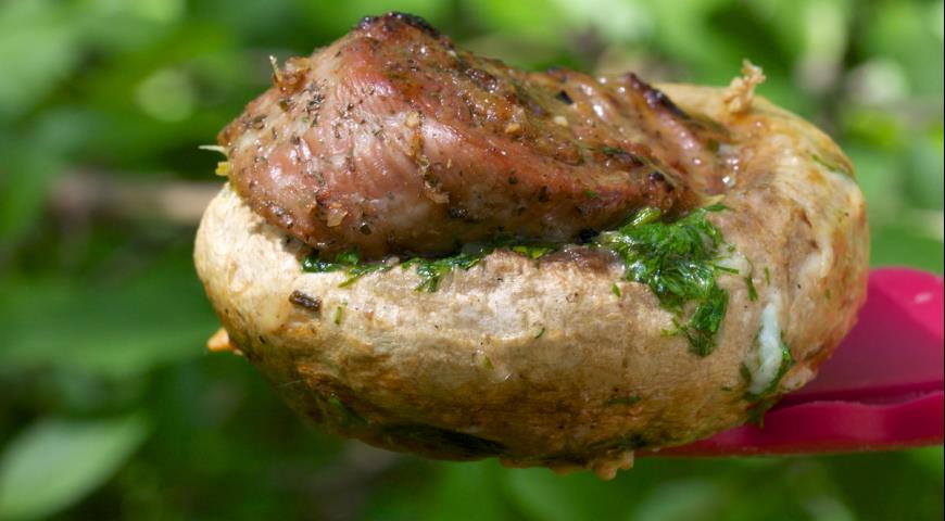 Рецепт мяса в грибах на гриле