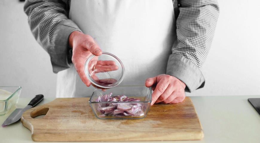 Фото приготовления рецепта: Постный салат из кальмаров и огурцов, шаг №1