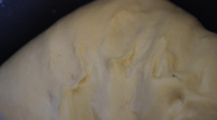 Замешиваем тесто для кулебяки в хлебопечке