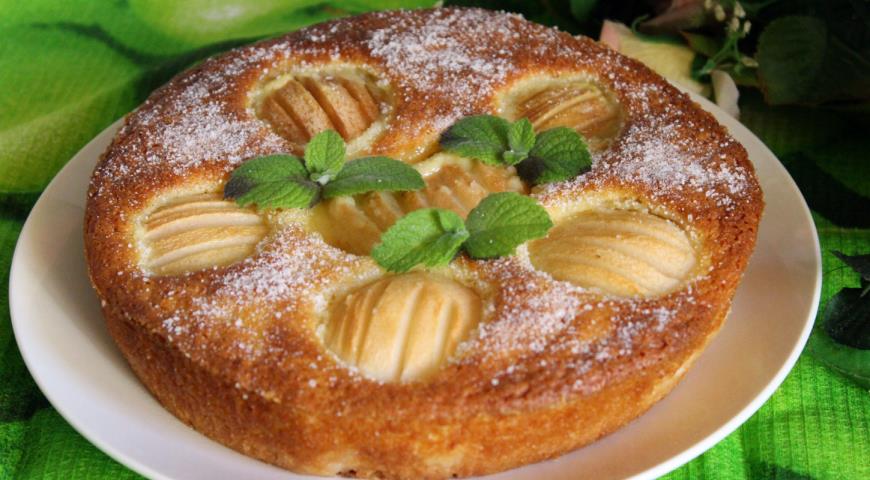 Легкий рецепт кукурузно-манного пирога с грушей