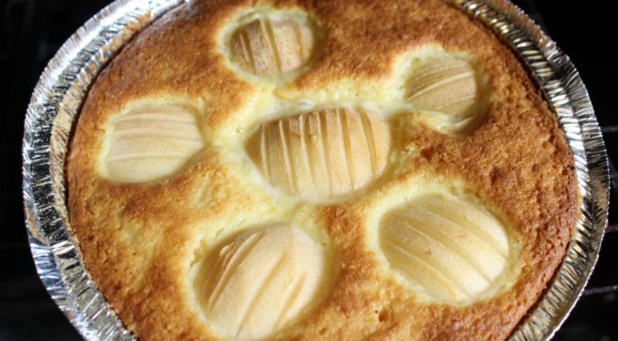 Волшебный кукурузно-манный пирог с грушами