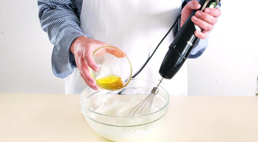 Фото приготовления рецепта: Слоеная ватрушка с творогом и медом, шаг №3