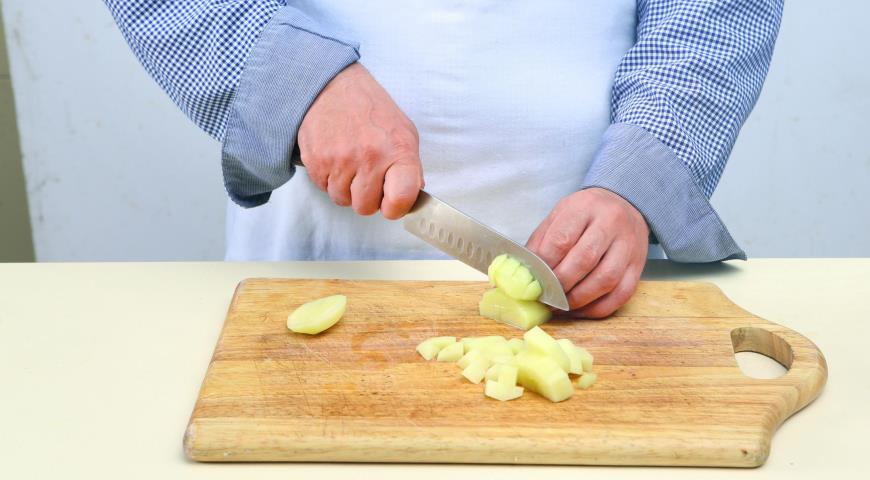Отварная картошка для вегетарианской окрошки на кефире
