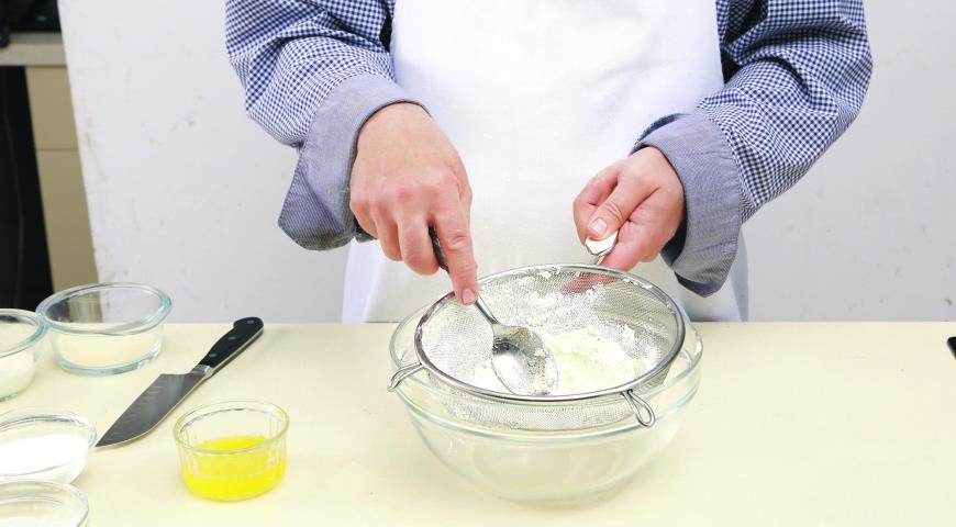 Фото приготовления рецепта: Самые вкусные сырники, шаг №2