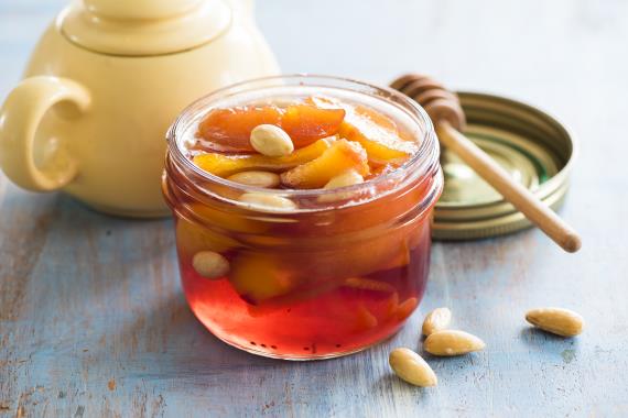 Готовьте свежее и ароматное персиковое пюре
