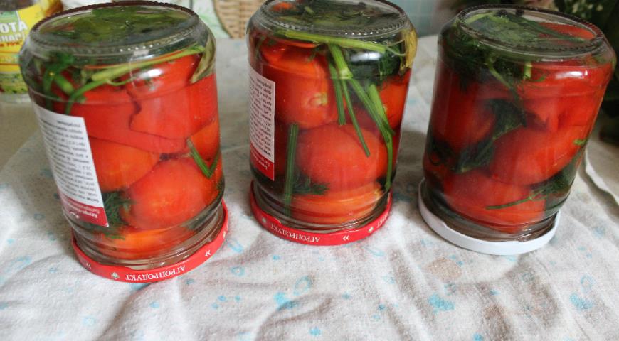 Маринованные помидоры со сладким перцем готовы