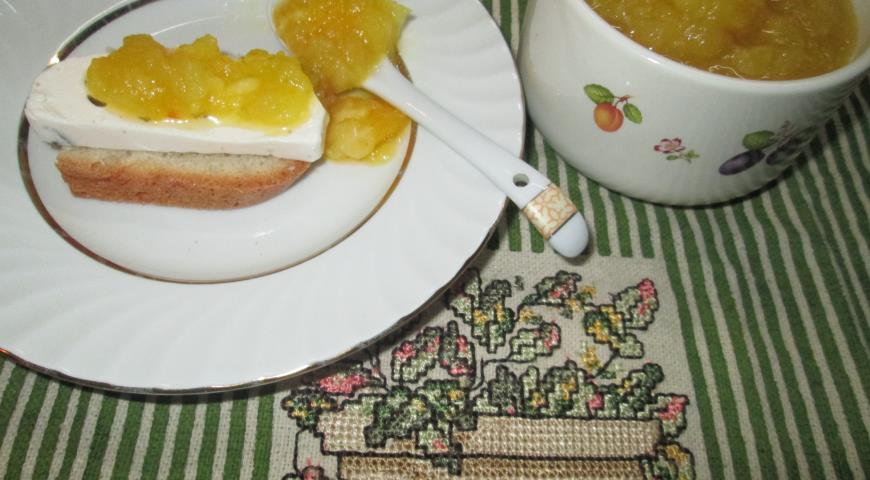 Готовый чатни из яблок с апельсином храним в прохладном месте