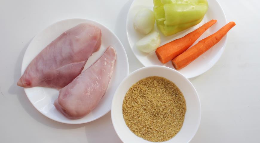 Необходимые ингредиенты для приготовления булгура с овощами и куриным филе