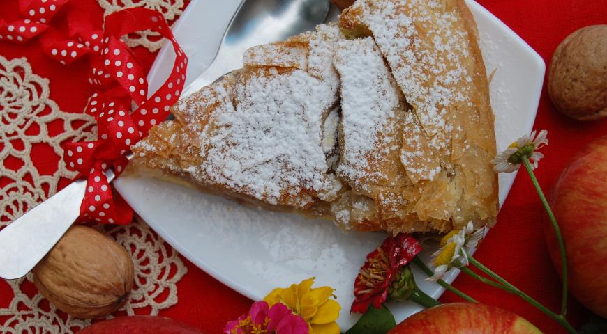 Яблочный пирог по мотивам греческого пирога "Пацавуропита" готов
