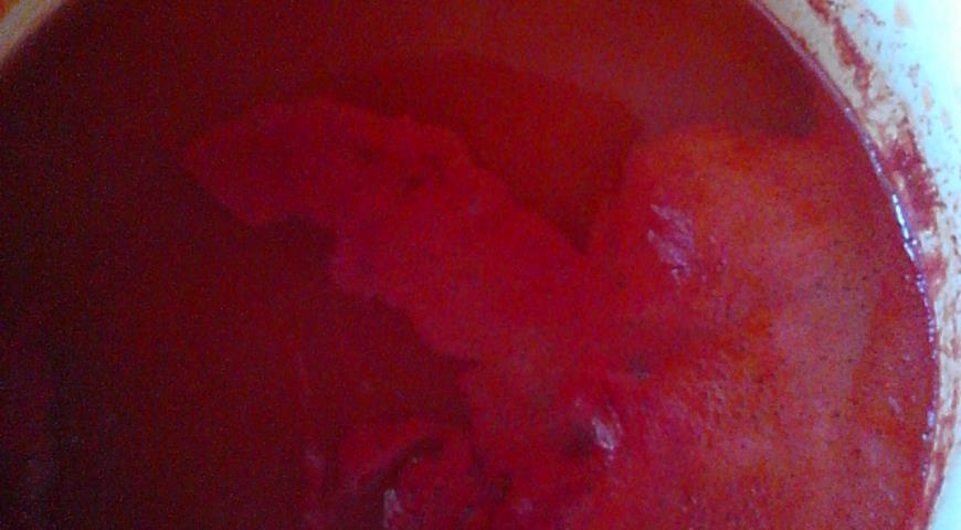 Помидоры в томатном соке - кипятим томатный сок с солью