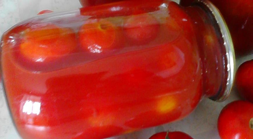 Готовые банки с помидорами в томатном соке на зиму