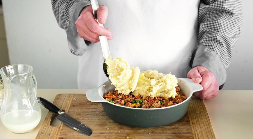 Фото приготовления рецепта: Запеканка из картофеля с мясом, шаг №6