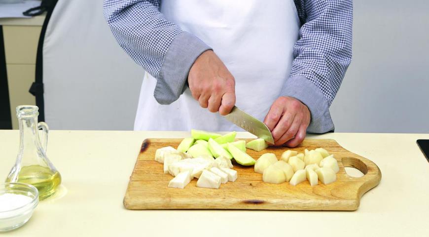 Фото приготовления рецепта: Свинина с яблоками и пюре из сельдерея  , шаг №1