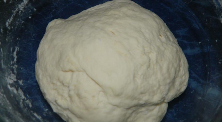 Замешиаваем тесто для приготовления хлеба